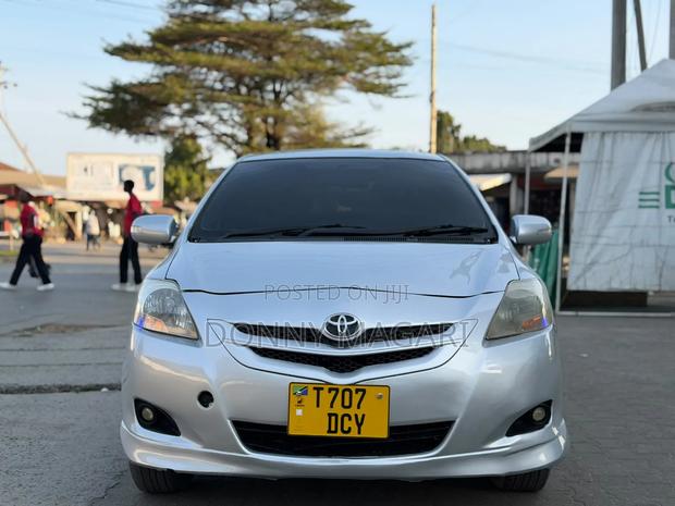 Toyota Belta 2005 Silver