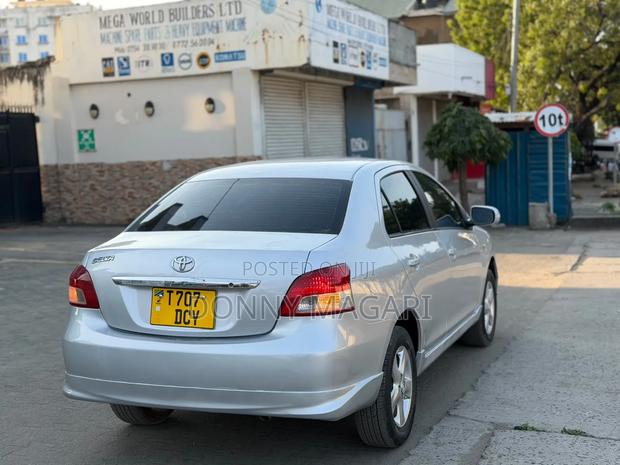 Toyota Belta 2005 Silver