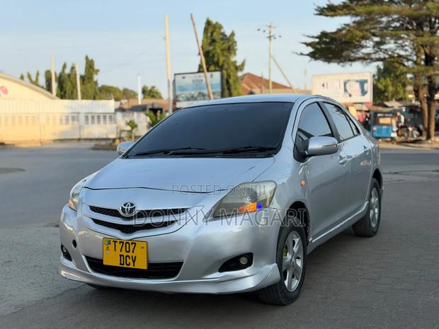 Toyota Belta 2005 Silver