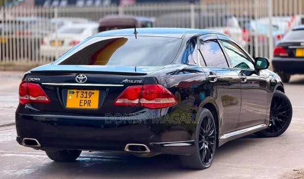 Toyota Crown 2009 Black