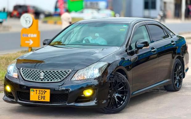 Toyota Crown 2009 Black