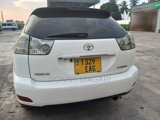 Toyota Harrier 2006 White