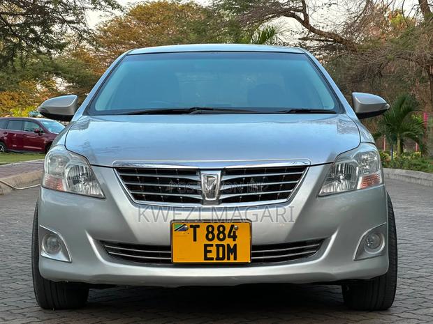 Toyota Premio 2013 Silver