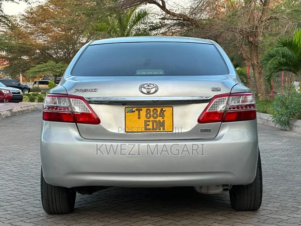 Toyota Premio 2013 Silver