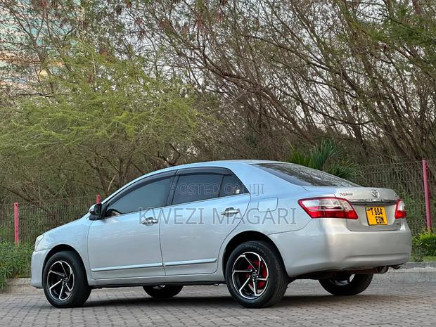 Toyota Premio 2013 Silver
