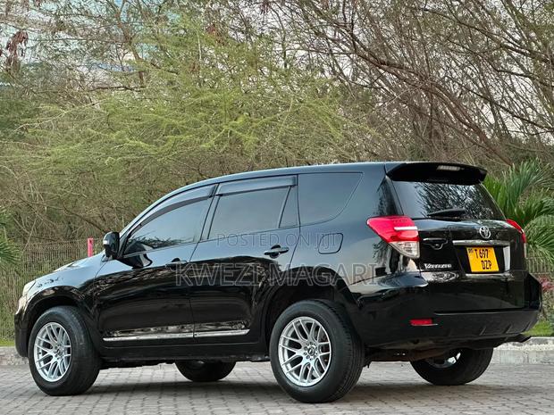 Toyota Vanguard 2010 Black