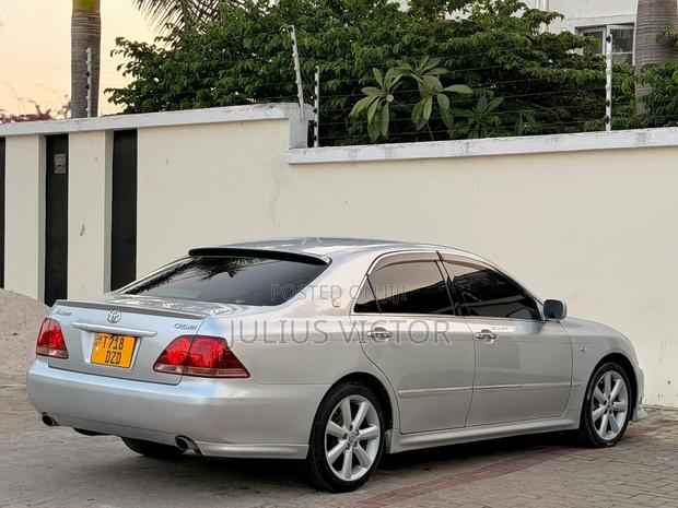 Toyota Crown 2006 Silver