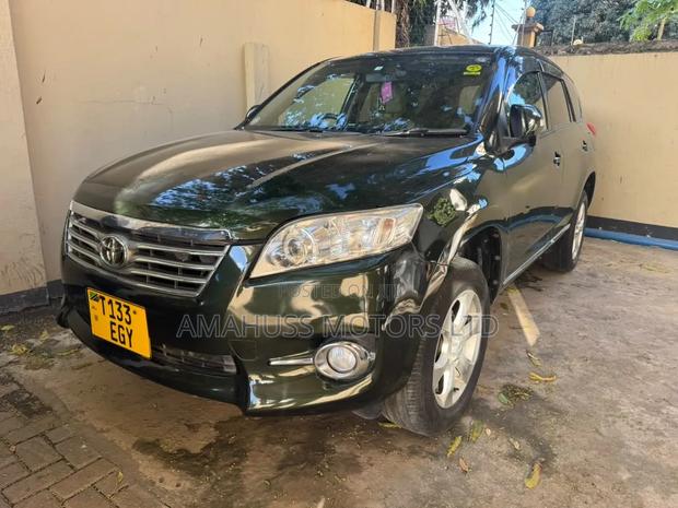 Toyota Vanguard 2011 Green