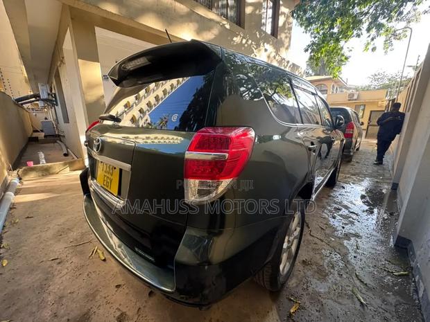 Toyota Vanguard 2011 Green