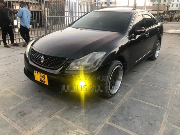 Toyota Crown 2010 Black