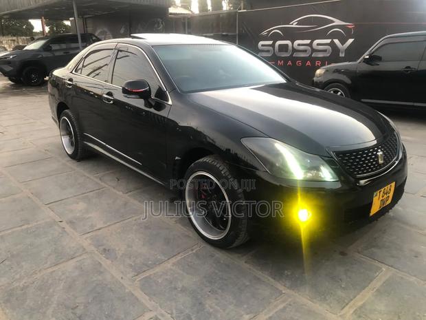 Toyota Crown 2010 Black