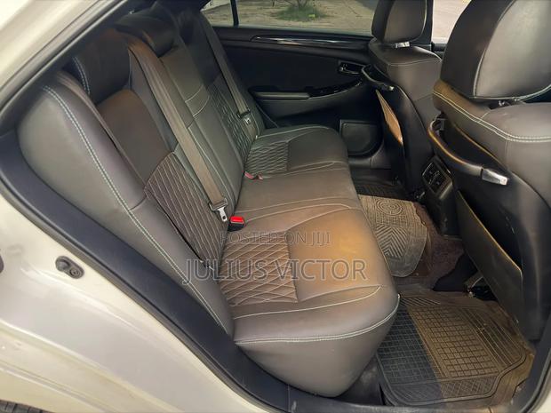 Toyota Crown 2006 White