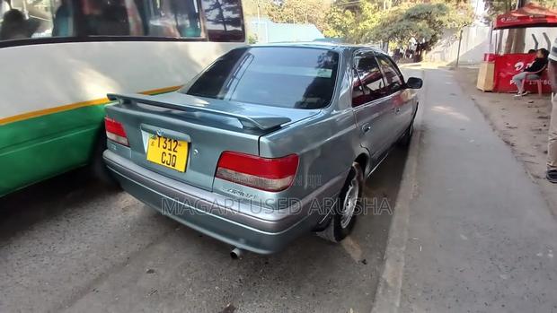 Toyota Carina 2000 Silver