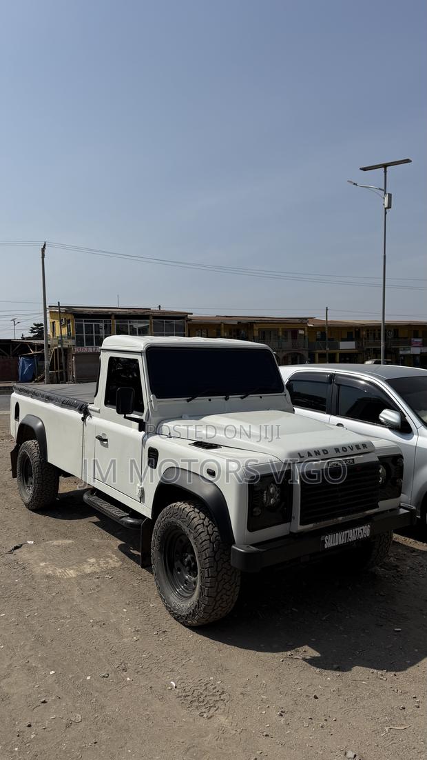 Land Rover Defender 2010 White