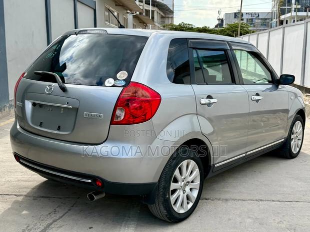 Mazda Verisa 2010 Silver