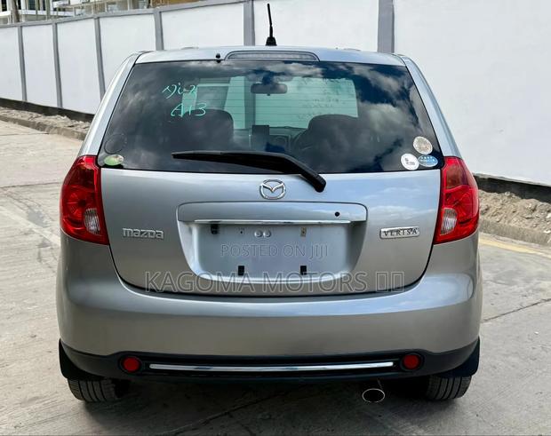 Mazda Verisa 2010 Silver