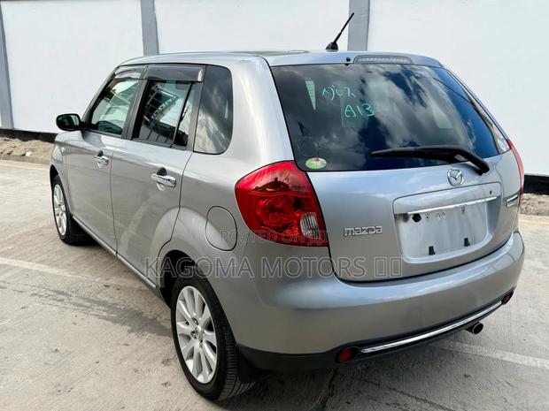 Mazda Verisa 2010 Silver