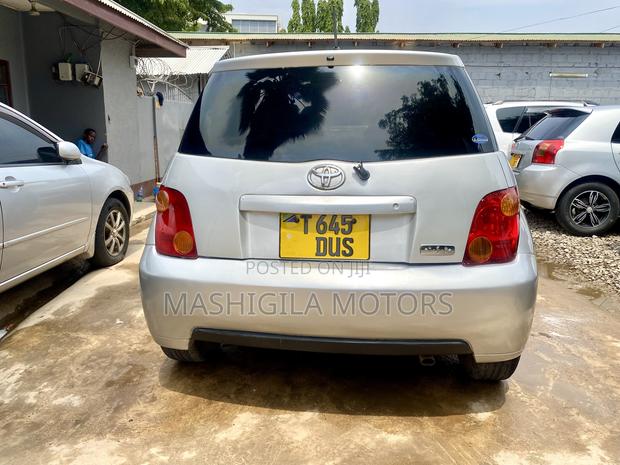 Toyota IST 2003 Silver