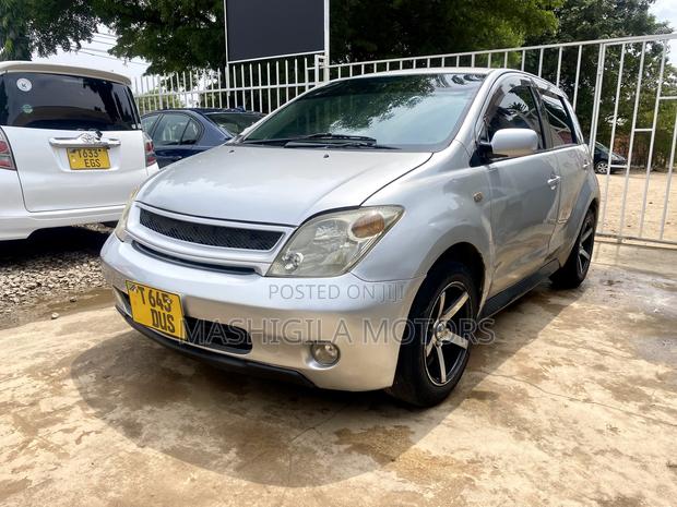 Toyota IST 2003 Silver