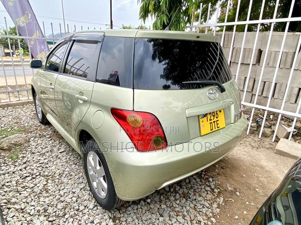 Toyota IST 2004 Gold
