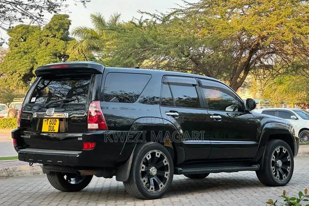 Toyota Hilux Surf 2004 Black