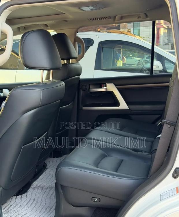 Toyota Land Cruiser 2017 White