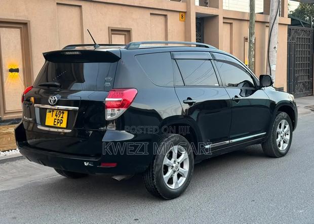 Toyota Vanguard 2010 Black