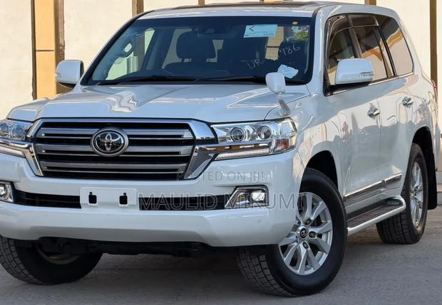Toyota Land Cruiser 2017 White