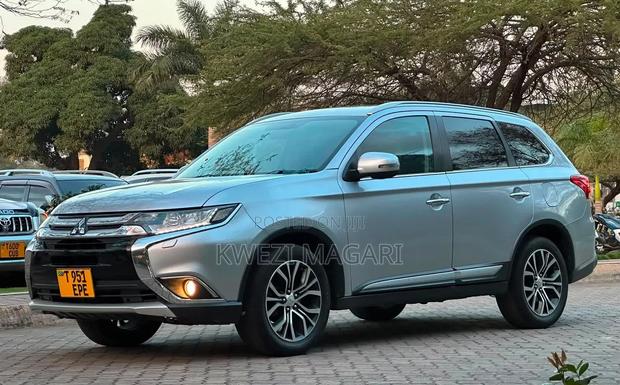 Mitsubishi Outlander 2015 Silver