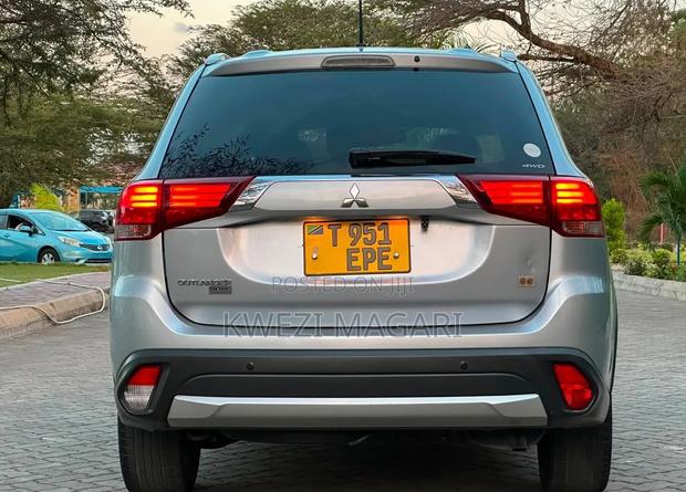 Mitsubishi Outlander 2015 Silver