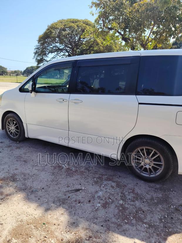 Toyota Noah 2008 White