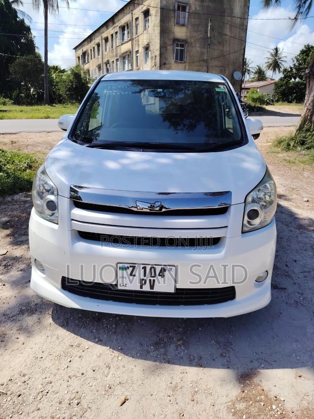 Toyota Noah 2008 White