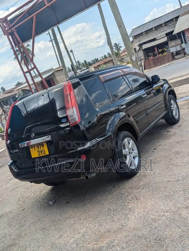 Nissan X-Trail 2004 Black