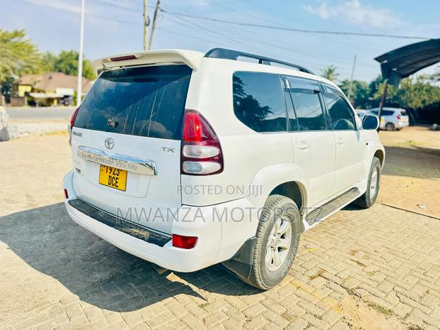 Toyota Land Cruiser Prado 2007 Off white