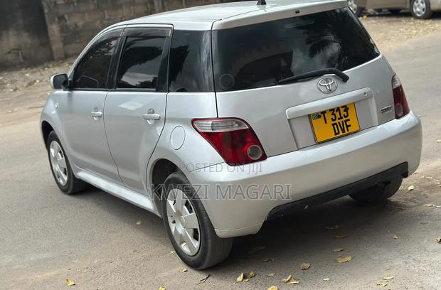 Toyota IST 2006 Silver