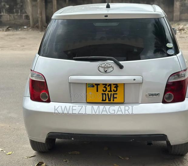 Toyota IST 2006 Silver