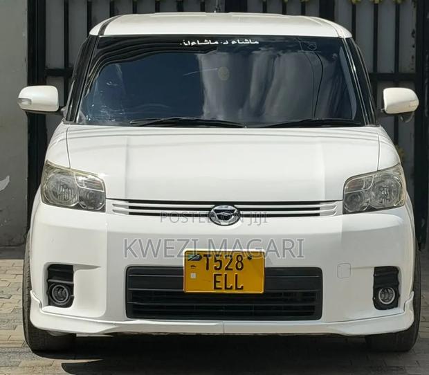 Toyota Corolla Rumion 2009 White