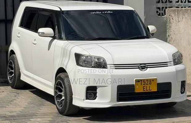 Toyota Corolla Rumion 2009 White