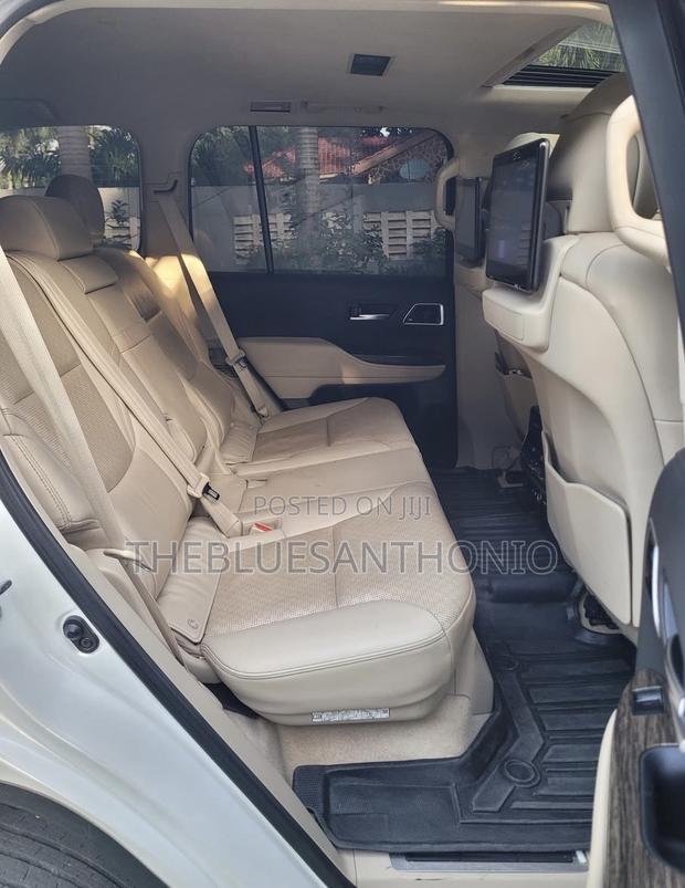 Toyota Land Cruiser 2023 White