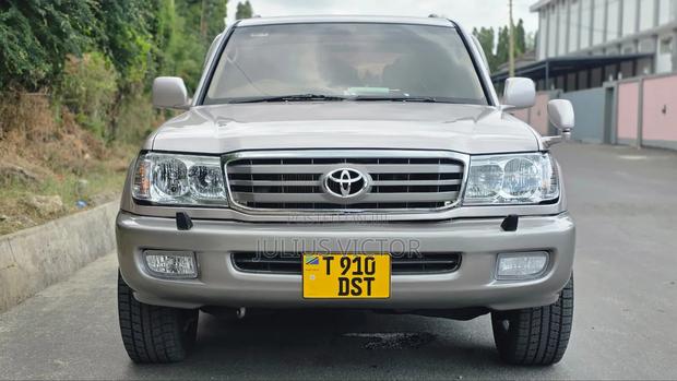 Toyota Land Cruiser 2000 Silver