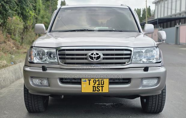 Toyota Land Cruiser 2000 Silver