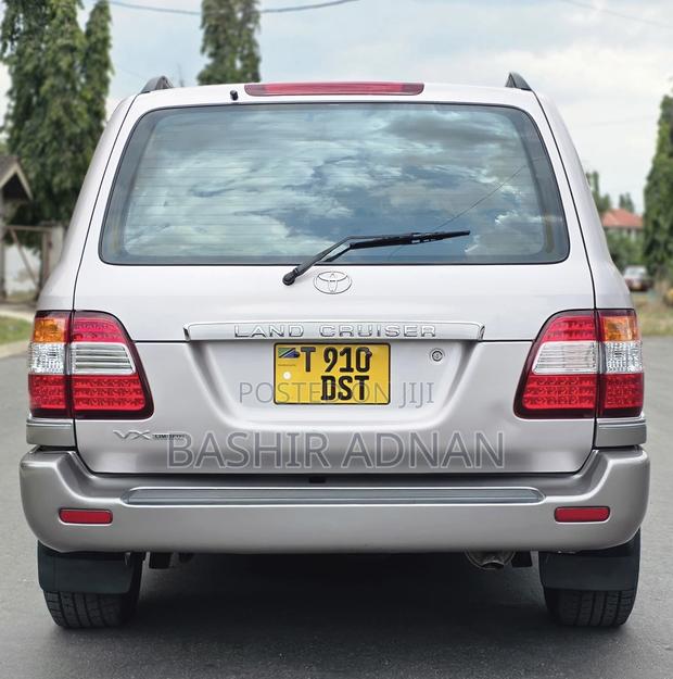 Toyota Land Cruiser 2000 Silver