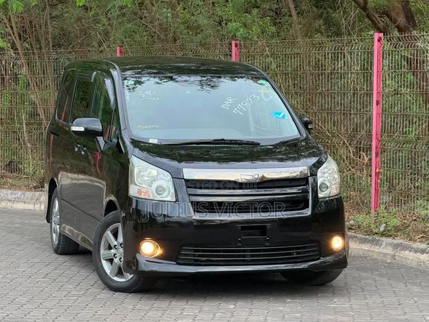 Toyota Noah 2009 Black