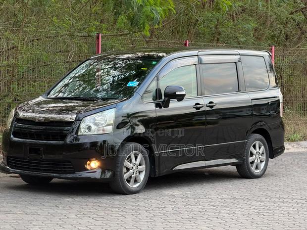 Toyota Noah 2009 Black