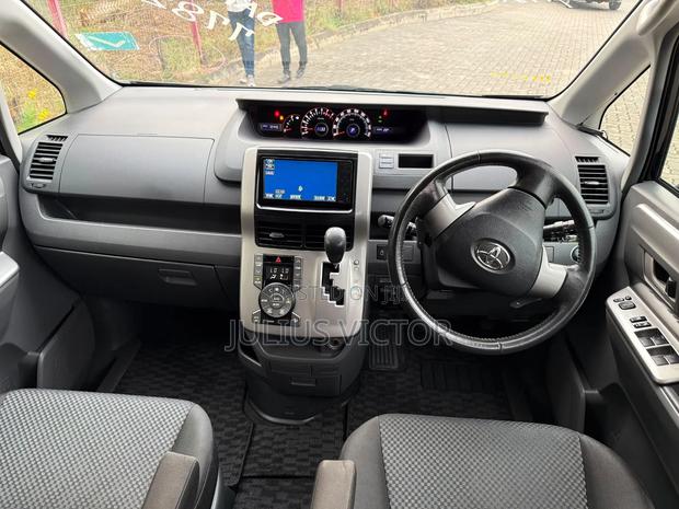 Toyota Noah 2009 Black
