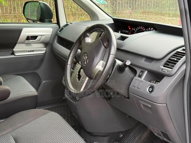 Toyota Noah 2009 Black
