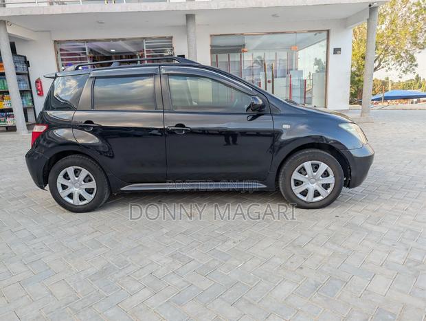Toyota IST 2005 Black