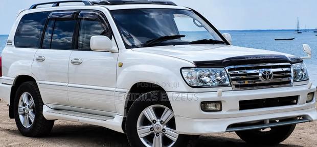 Toyota Land Cruiser 2003 White