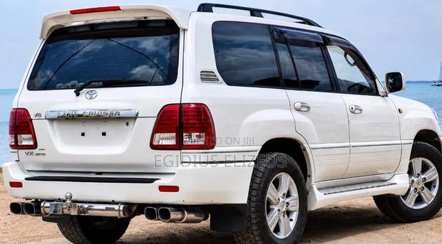 Toyota Land Cruiser 2003 White
