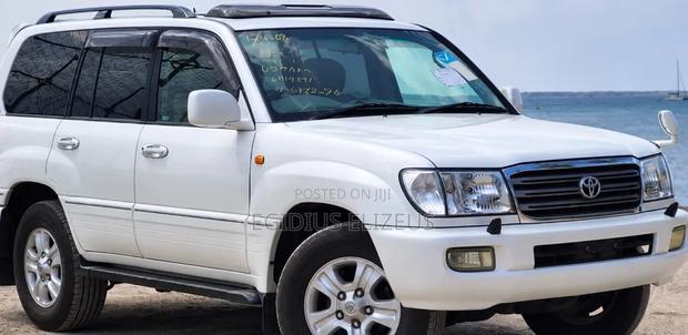 Toyota Land Cruiser 2004 White